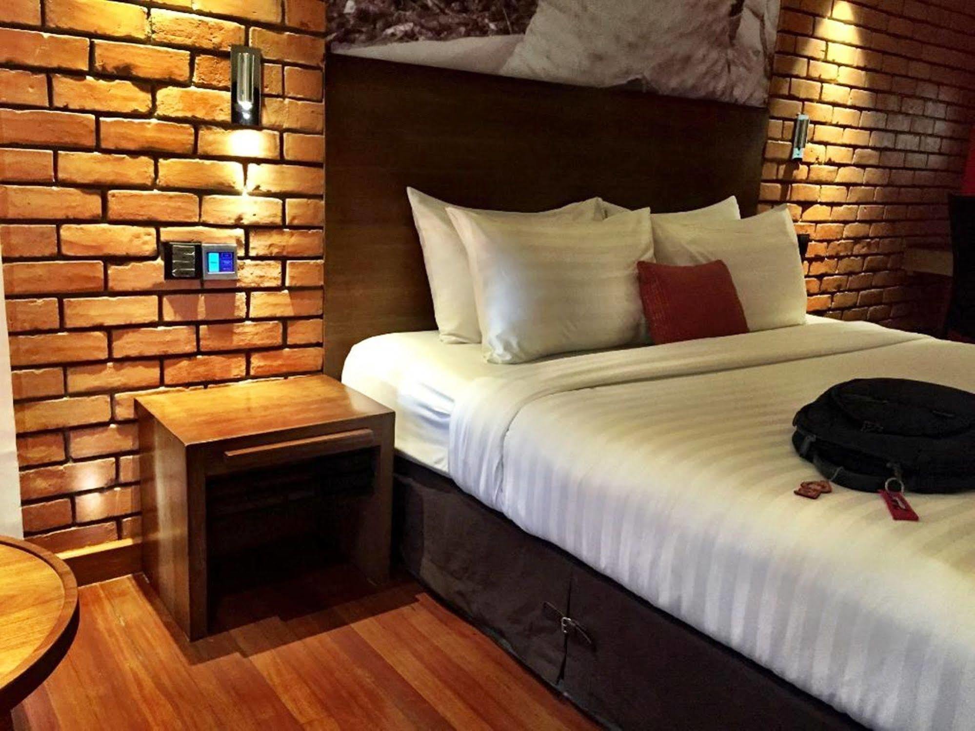 The Loft Hotel Downtown Янгон Екстер'єр фото