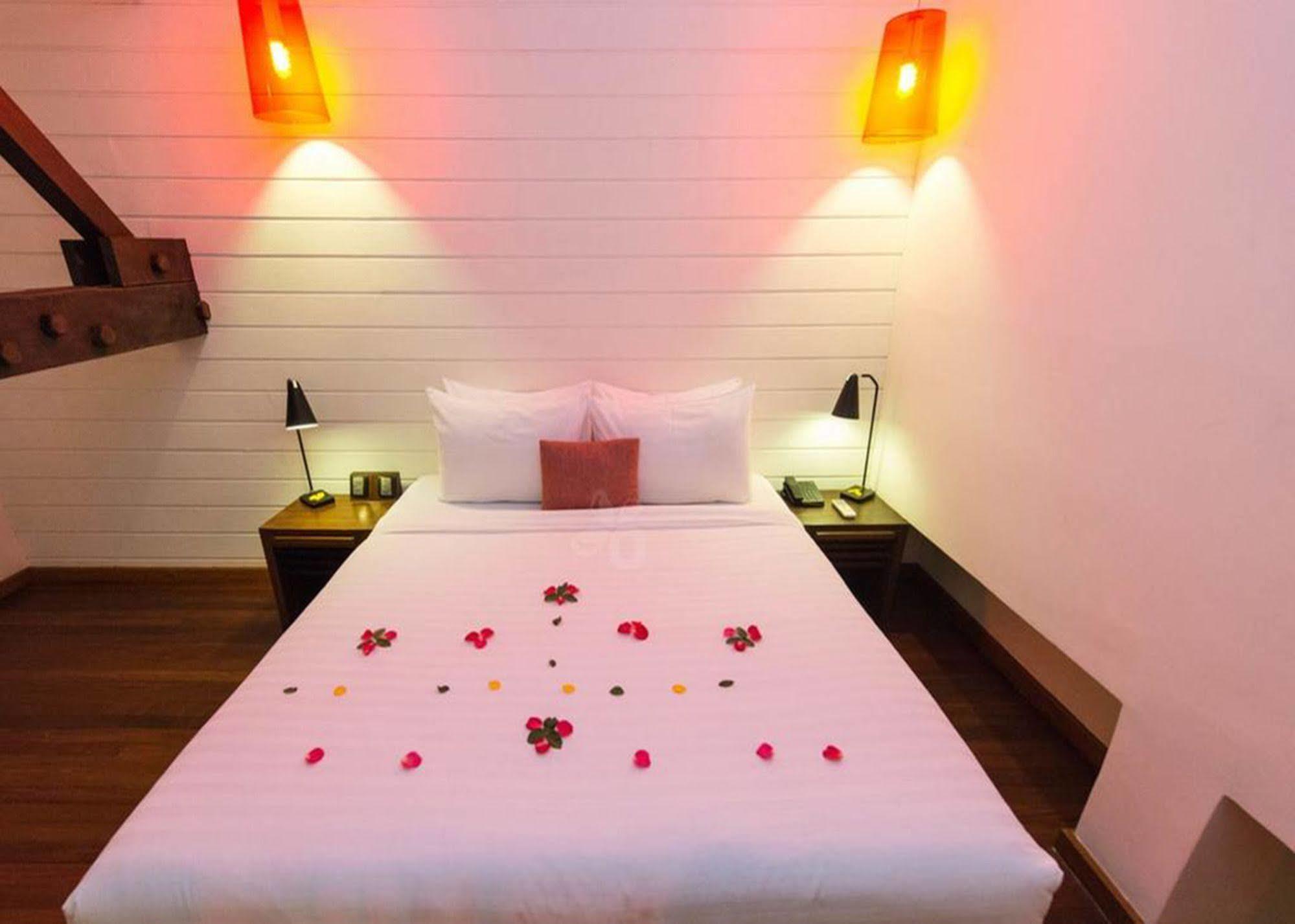 The Loft Hotel Downtown Янгон Екстер'єр фото